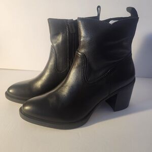 Johnston & Murphy Black Leather Heeled Boots NWB Size 9.